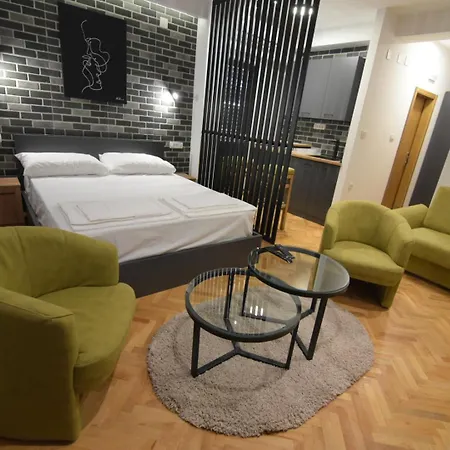 Apartment Station 44 *