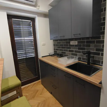 Station 44 Apartment *